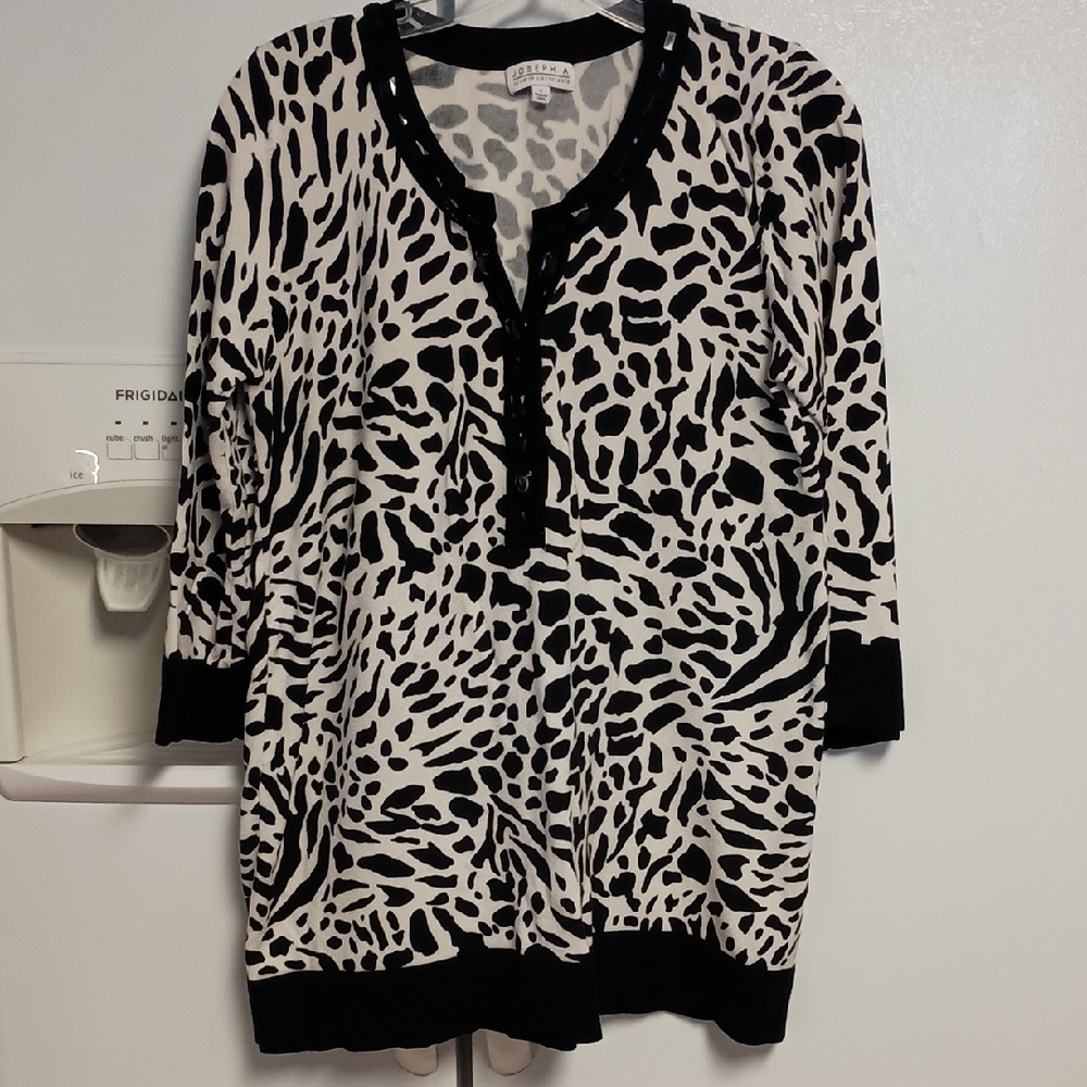 Joseph A  Black & White Animal Print Sweater W/ Beaded Neckline. Women's Size L